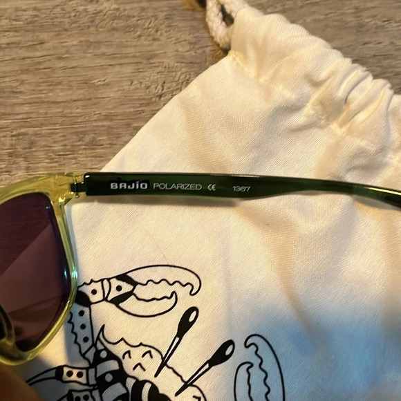 Bajio Calda women’s polarized sunglasses with leather case and carry bag - green - Picture 6 of 9